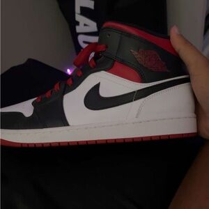 Nike Men's Black, Red, and White Sneakers